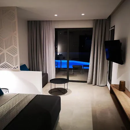 Zoes & Hotell 3*