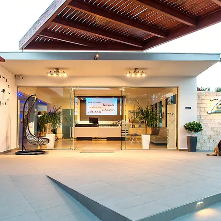 Zoes & Hotell Faliraki